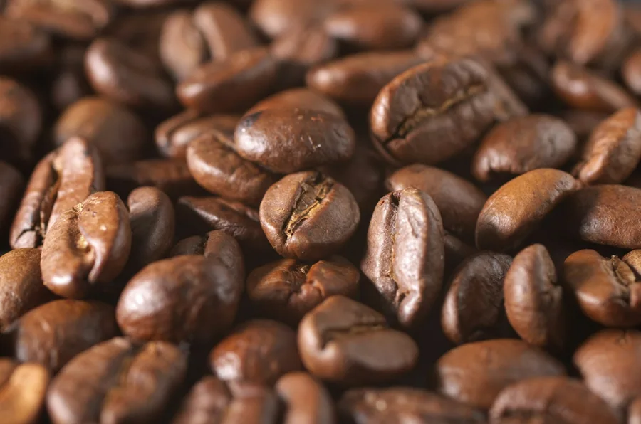 Primer plano de granos de café tostados