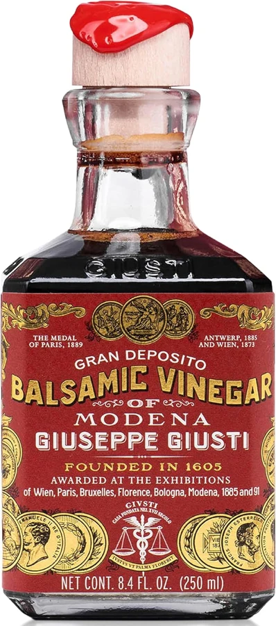 Giusti Tres Medallas en botella cúbica