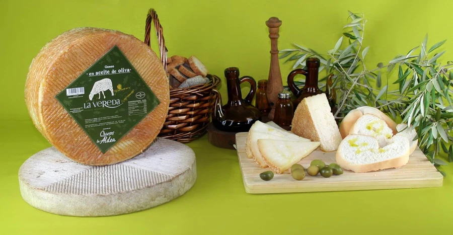 Quesos La Aldea Curado de oveja y cabra en aceite de oliva